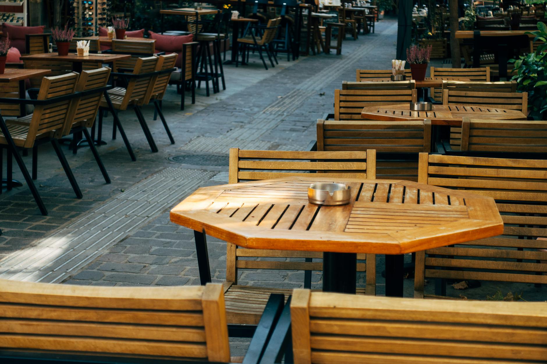 Creating Inviting Outdoor Spaces: How Benches and Furniture Enhance Customer Experience