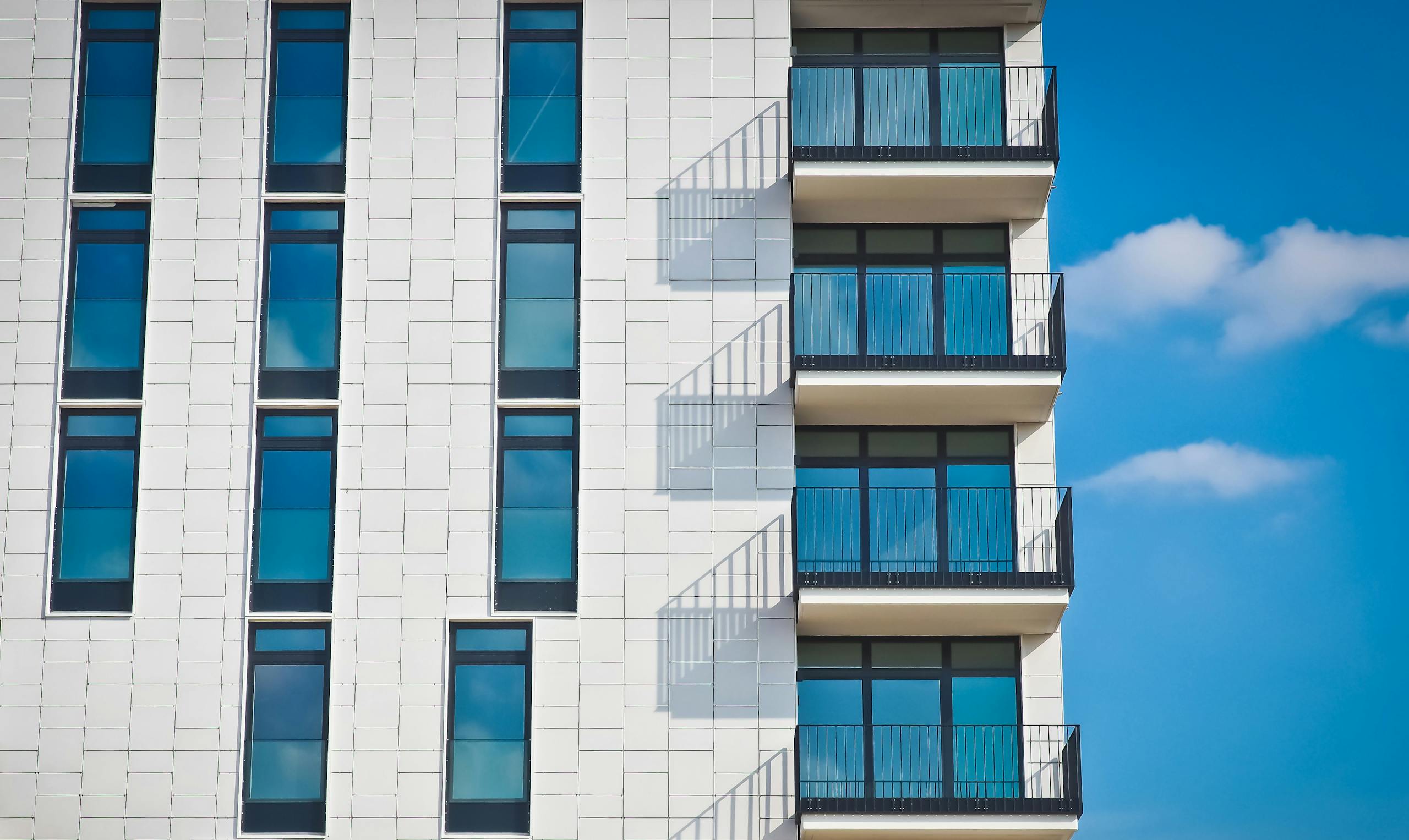 How a Multi-Tenant Intercom System Improves Team Efficiency & Cuts Costs