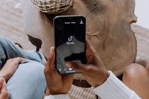 Trump Signs Executive Order Approving TikTok Deal