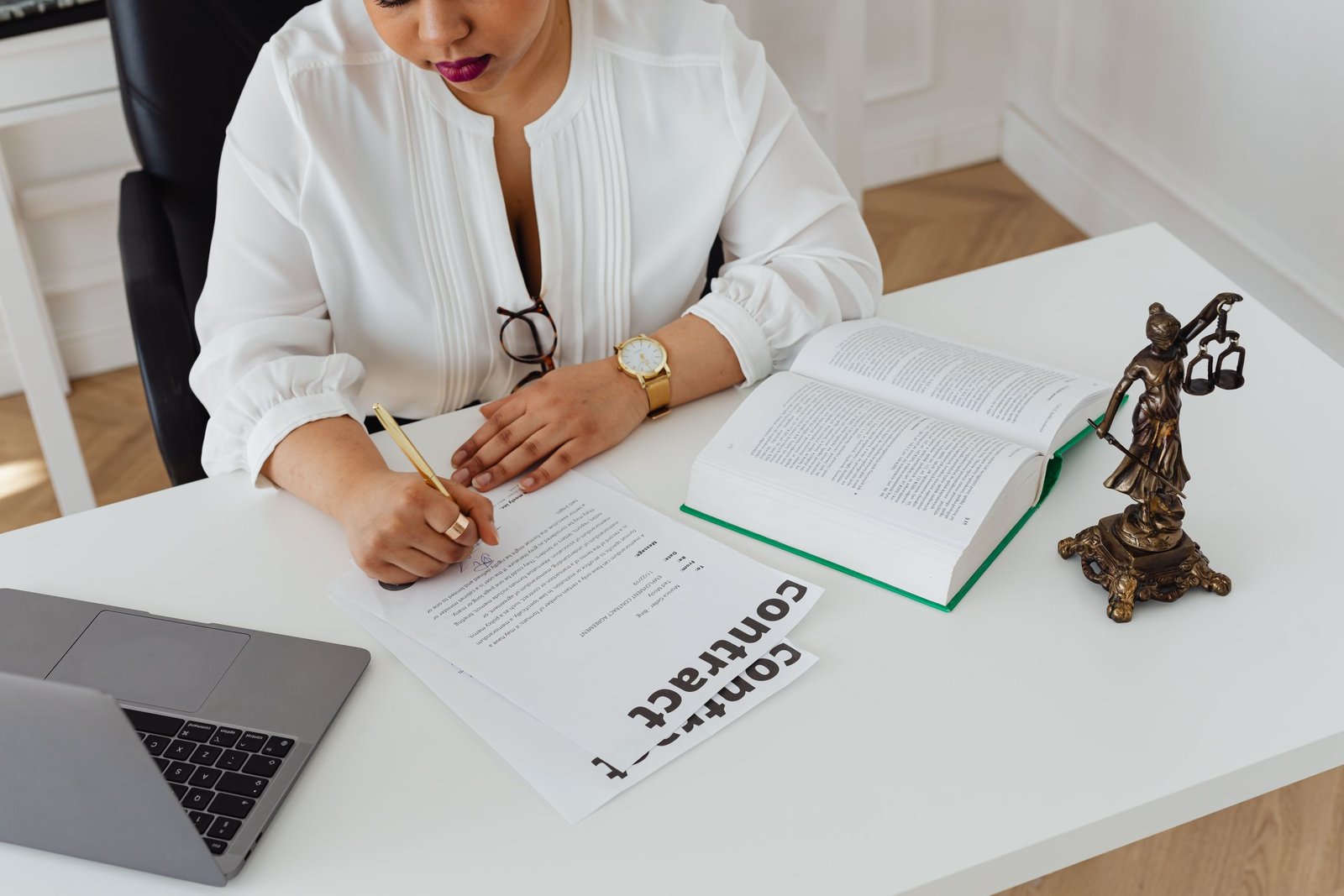 5 Common Reasons For Business Owners To Hire Legal Advisers